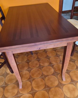 Tavolo allungabile in legno + 4 sedie
