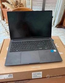 Samsung galaxy book 2 i5. 8GB 256GB 156 w11