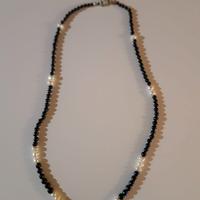 Collana bianca e nera bigiotteria