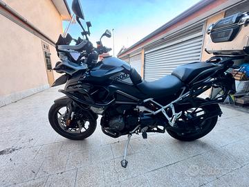 Triumph Tiger 1200 GT Pro: Pronta per l’Avventura!