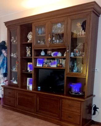  Parete attrezzata in legno massello