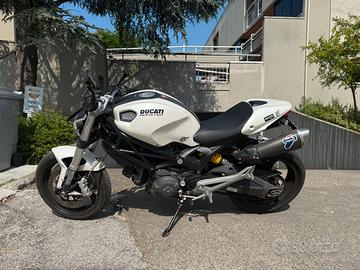 Ducati Monster 696
