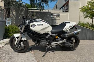 Ducati Monster 696
