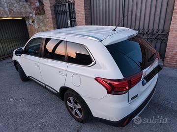 Mistubishi Outlander 4×4 7 posti