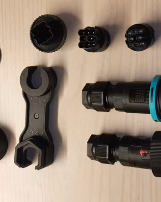 Connettori 8 poli spina + presa volante IP68 nuovi