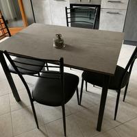 Tavolo cucina con sedie