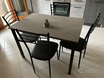 Tavolo cucina con sedie