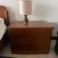 Due comodini con lampada