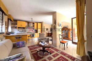 CAVARZERE - APPARTAMENTO AL SECONDO PIANO CON TERR