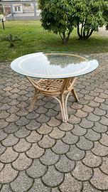 Tavolo con top in vetro