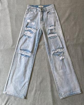 Jeans strappati da donna