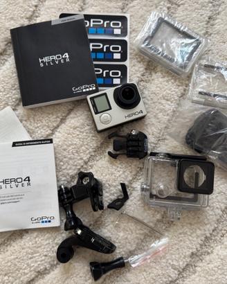GoPro HERO 4 Silver + accessori originali mai util