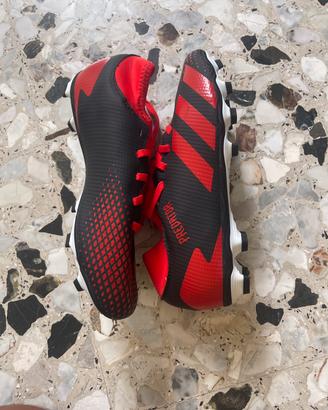 Scarpe da calcio mai usate