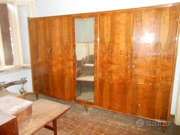 Armadio in stile antico