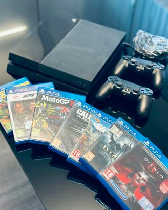 VEND  PLAY STATION 4 CON 2 JOYSTICK E 7 GIOCHI