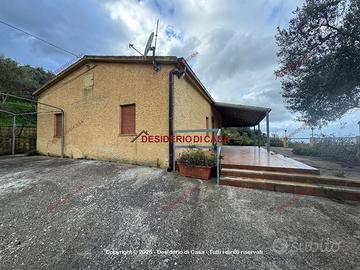 Casa, Santo Stefano di Camastra.