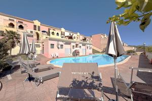 Villetta a schiera in condominio con piscina