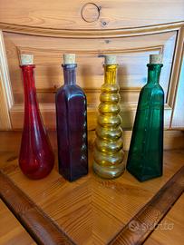 Set 4 bottiglie in vetro colorato