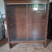 vetrinetta in legno. 