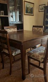 Tavolo allungabile con sedie