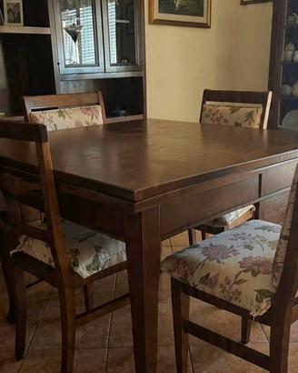 Tavolo allungabile con sedie