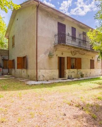 Villa di 116 m² con 5 locali e box auto a Orvinio