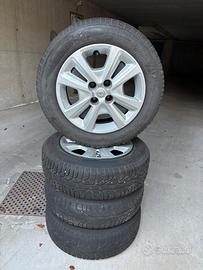 4 gomme invernali HP2 185/65 R15 con cerchi opel