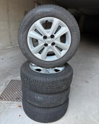 4 gomme invernali HP2 185/65 R15 con cerchi opel