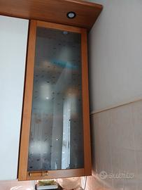Mobiletto pensile in legno con vetrata 