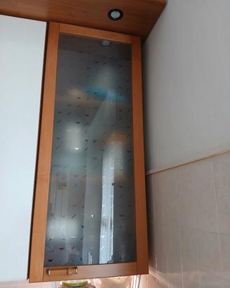 Mobiletto pensile in legno con vetrata 