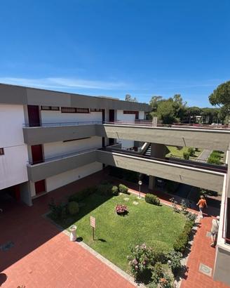 Ampio trilocale con terrazza-solarium-piscina