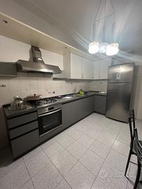 cucina componibile con elettrodomestici