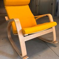 Sedia a dondolo in legno ikea