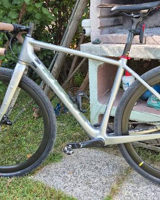 Bicicletta Gravel Carbon