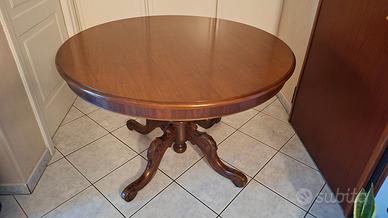 Tavolo rotondo in legno