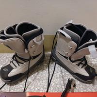 Scarponi e tuta sci bambino