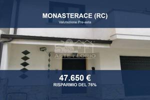 Immobile in asta di 204 m² con box auto a Monaster