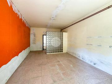 NEGOZIO A CASTEL GOFFREDO