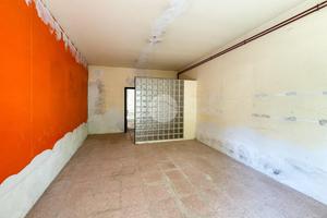 NEGOZIO A CASTEL GOFFREDO