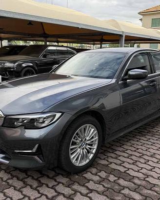 BMW 330 i xdrive Luxury BERLINA CILINDRATA 2.000