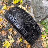 Pneumatici antineve usati.