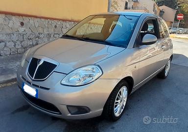 Lancia Ypsilon 1.3 MJT 75 CV Unyca