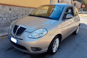 Lancia Ypsilon 1.3 MJT 75 CV Unyca