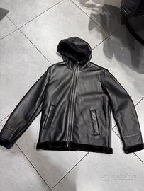 Giubbotto in ecopelle nera