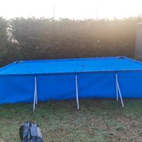 piscina in buone condizioni