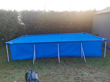 piscina in buone condizioni