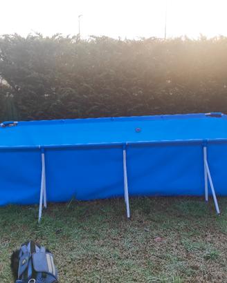 piscina in buone condizioni