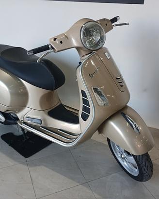 Piaggio Vespa 300 GTS