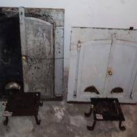 Antichi sportelli in ferro battuto