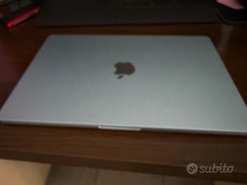 MacBook Air 15" M4 10 core nuovo 4 cicli